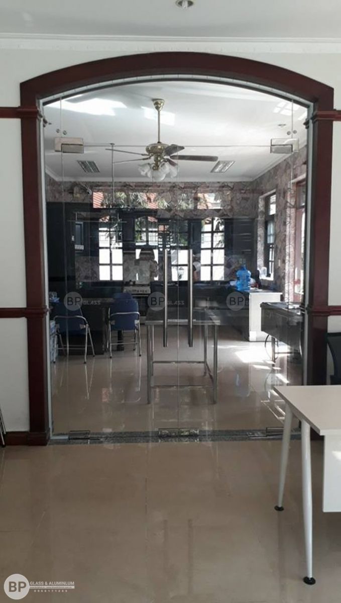Lắp cửa kính thủy lực tại số 34 Ngô Quang Huy, HCM